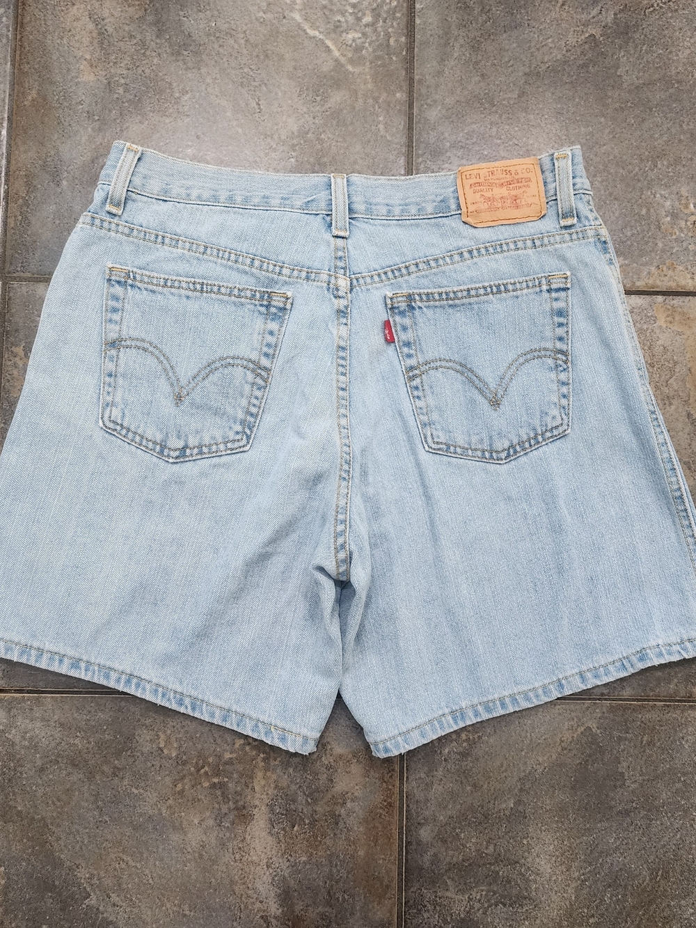 Vintage Y2K Levi's 550 Women's 12 34" Waist Relaxed Denim Mom Jean Shorts Jorts